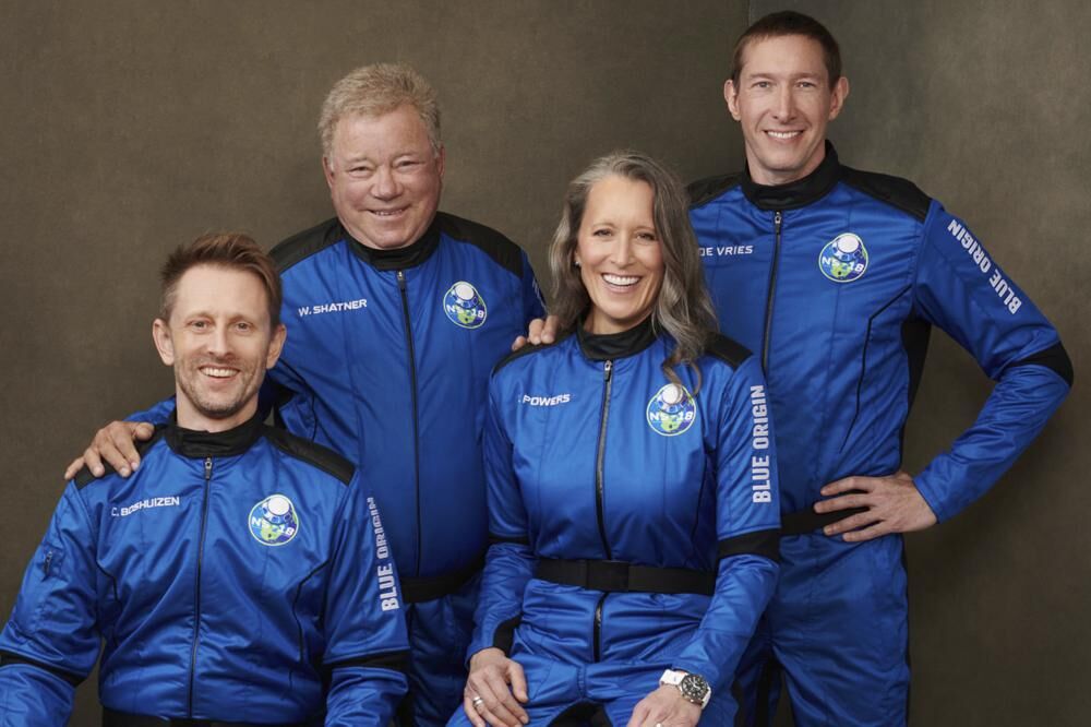 BLUE ORIGIN - SHATNER AND CREW - AP 10-13-2021 1.jpeg